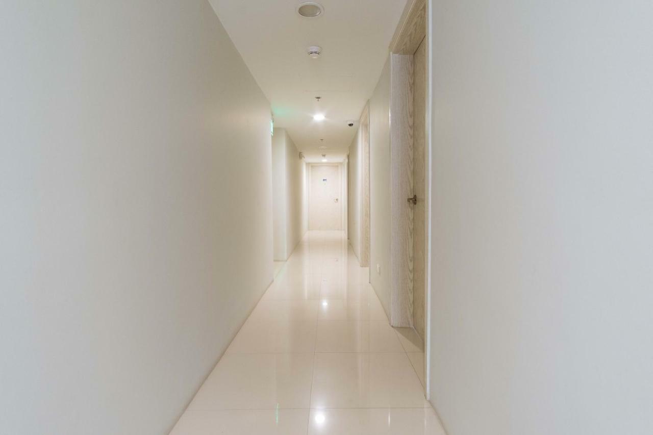 Reddoorz Premium @ Vista Heights Legarda Manila Exterior foto