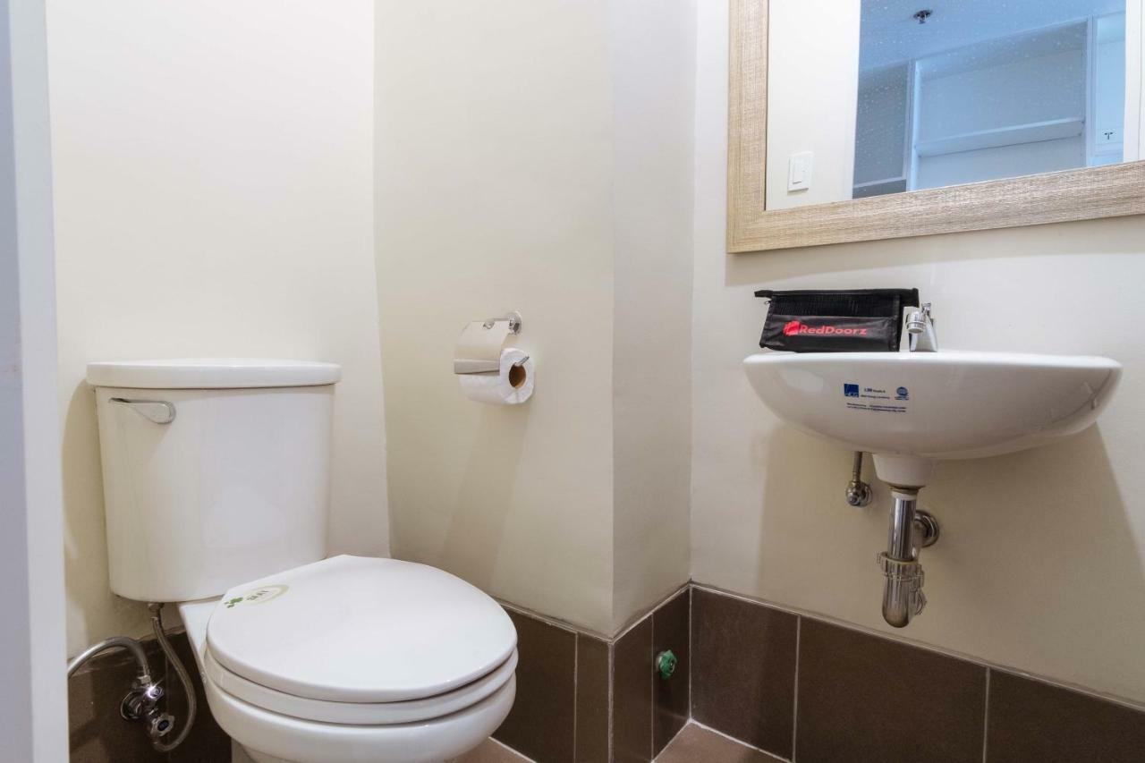 Reddoorz Premium @ Vista Heights Legarda Manila Exterior foto