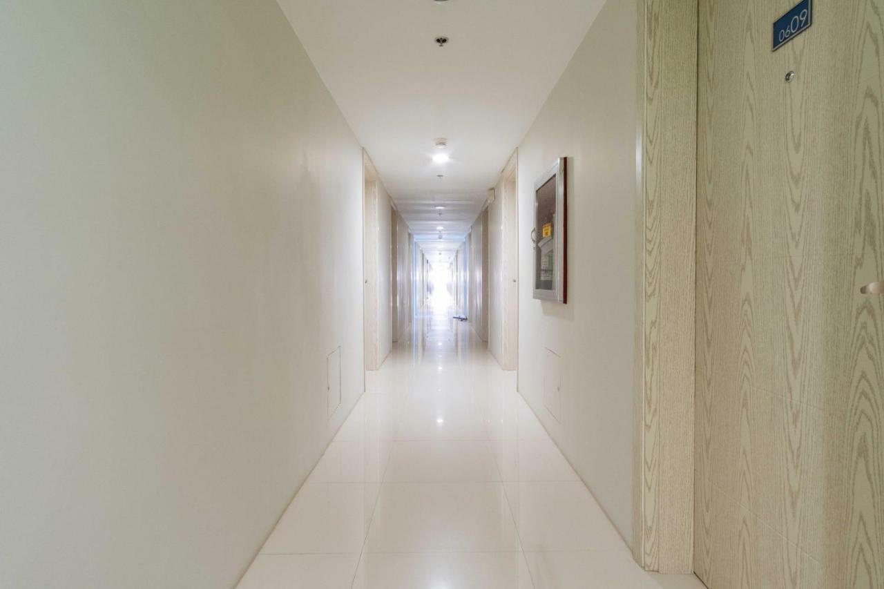 Reddoorz Premium @ Vista Heights Legarda Manila Exterior foto
